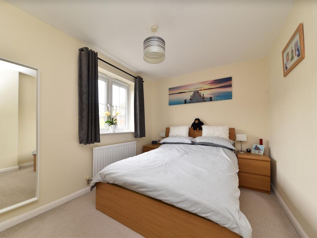 2 bed end terrace house for sale in Merrick Close, Stevenage SG1, £270,000