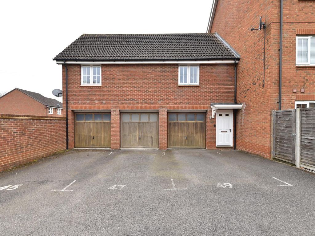 2 bed end terrace house for sale in Merrick Close, Stevenage SG1, £270,000