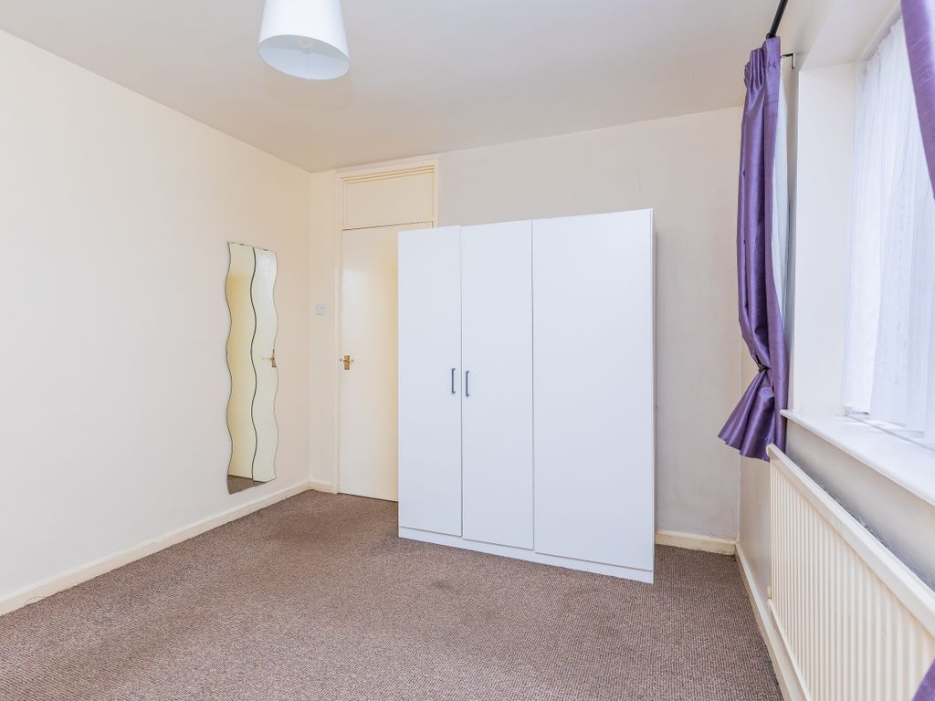 2 bed flat for sale in Badgers Walk, Brislington, Bristol BS4, £199,950
