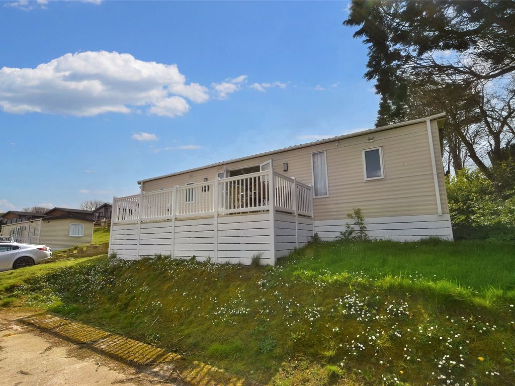 2 bed mobile/park home for sale in Newquay TR8, £25,000