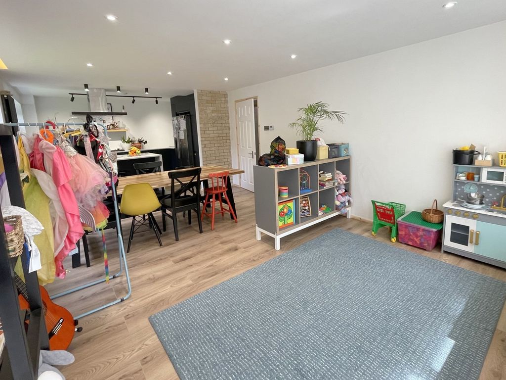3 bed flat for sale in Dean Park Road, Dean Park, Bournemouth BH1, £300,000