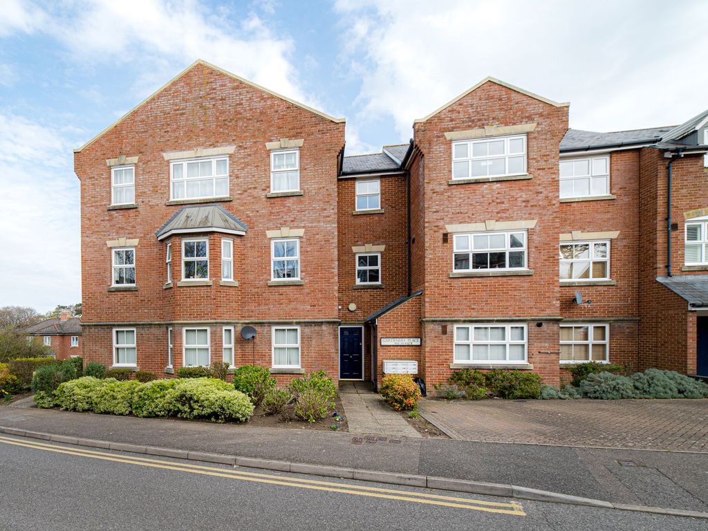 2 bed flat for sale in Gardeners Place, Chartham CT4, £185,000