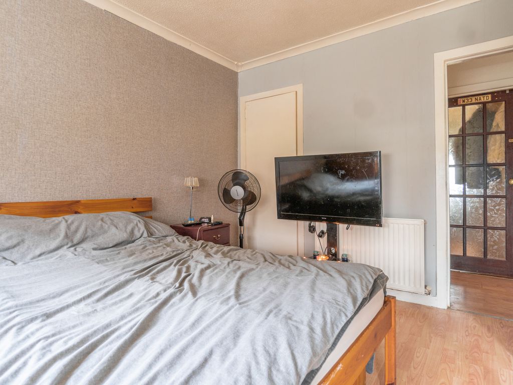 2 bed flat for sale in Sandaig Road, Glasgow G33, £75,000