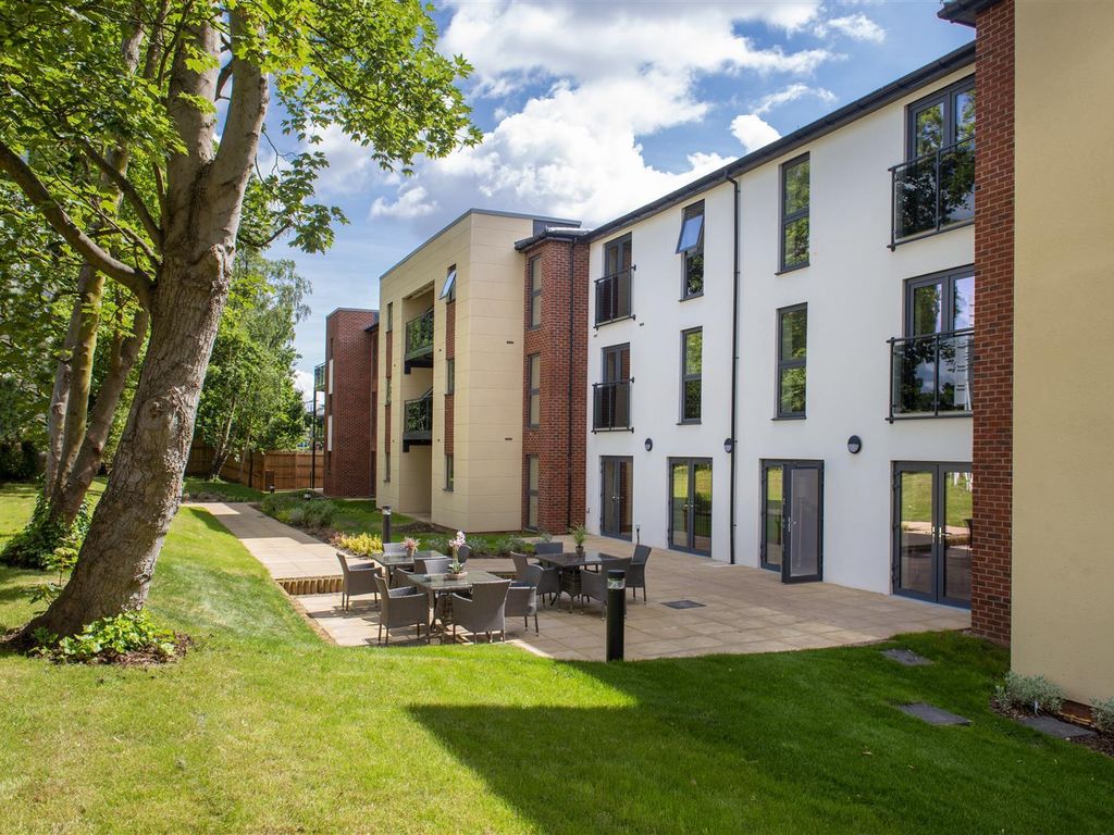 2 bed flat for sale in Thorneycroft, Wood Road, Tettenhall WV6, £275,000