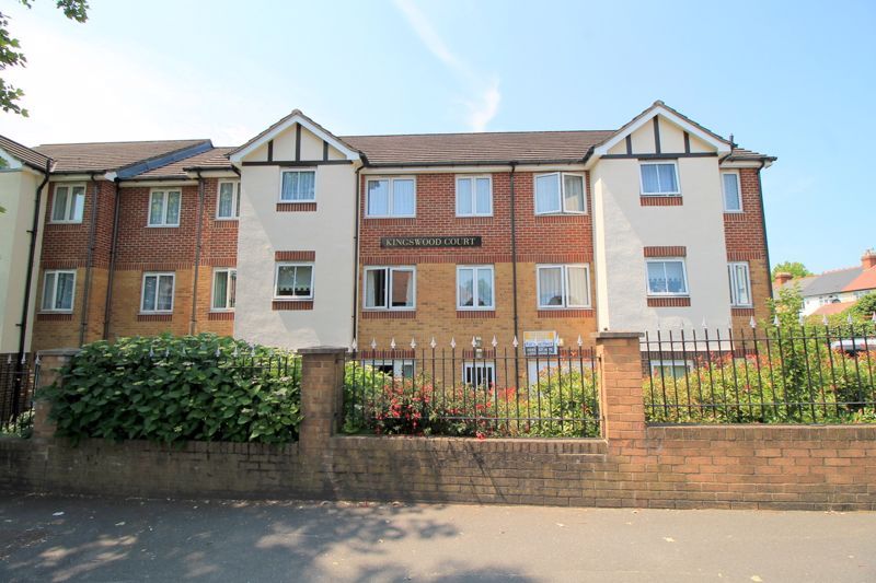 2 bed flat for sale in Kingswood Court, Chingford E4, £240,000