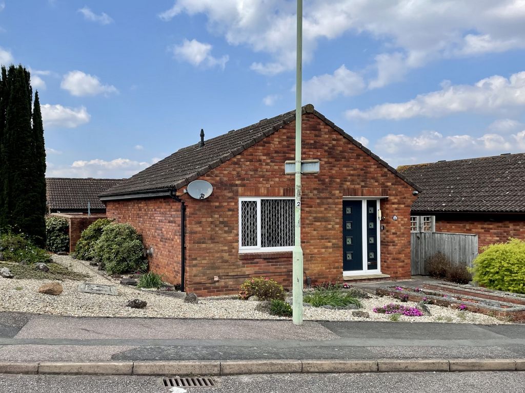 2 bed bungalow for sale in Oak Ridge, Alphington EX2, £300,000
