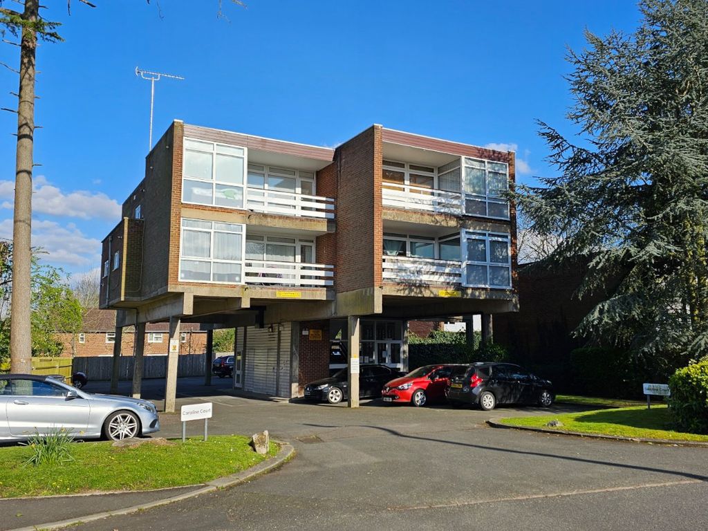 1 bed flat for sale in Caroline Court, The Chase, Stanmore HA7, £235,000