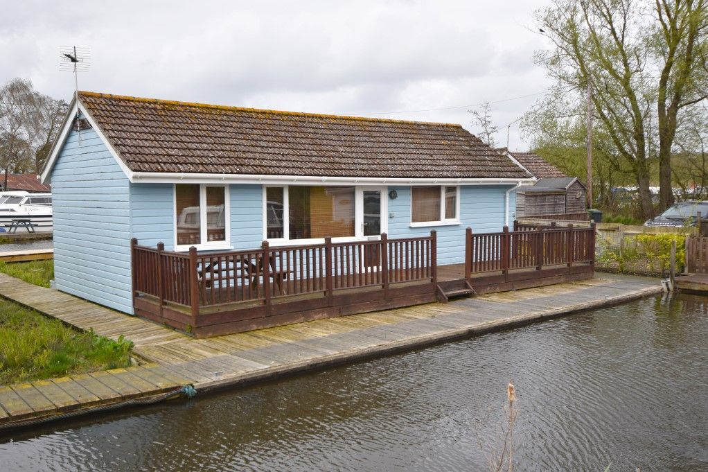 2 bed detached bungalow for sale in Ferry View Estate, Horning NR12, £220,000