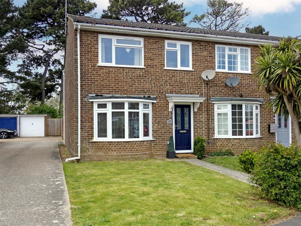 3 bed end terrace house for sale in Timberleys, Littlehampton BN17, £330,000