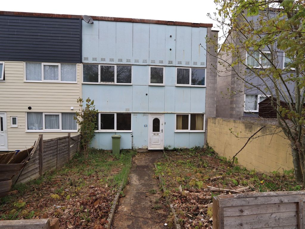 3 bed end terrace house for sale in Harrowden, Bradville, Milton Keynes, Buckinghamshire MK13, £150,000
