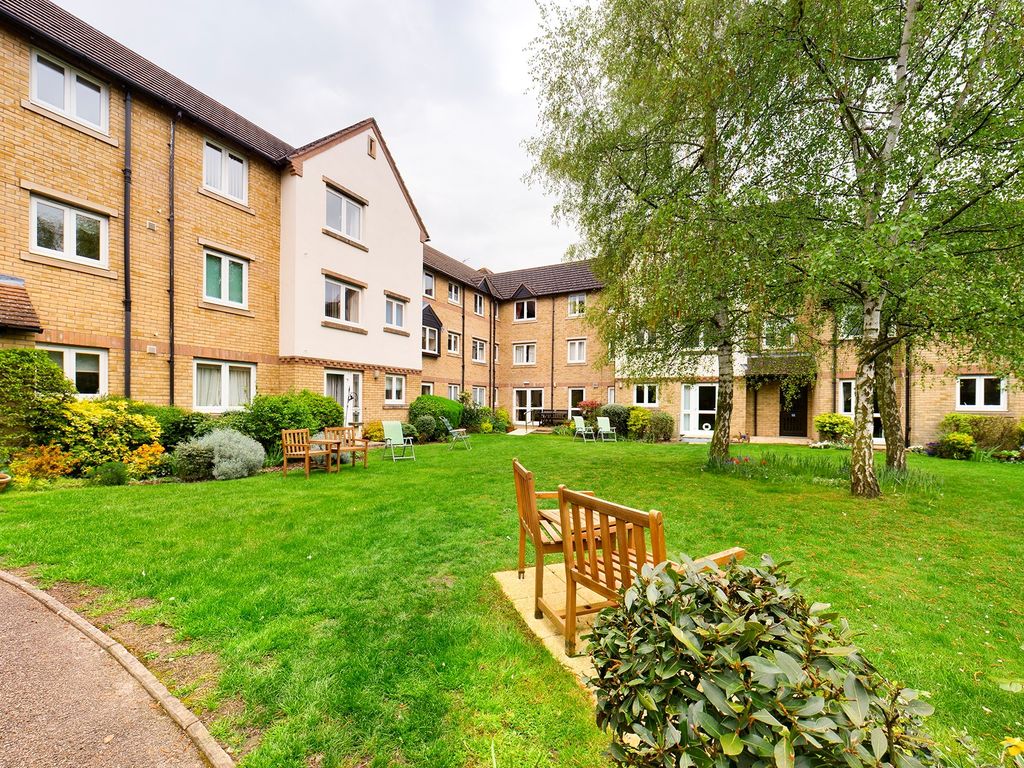 2 bed flat for sale in Haig Court, Chesterton, Cambridge CB4, £185,000
