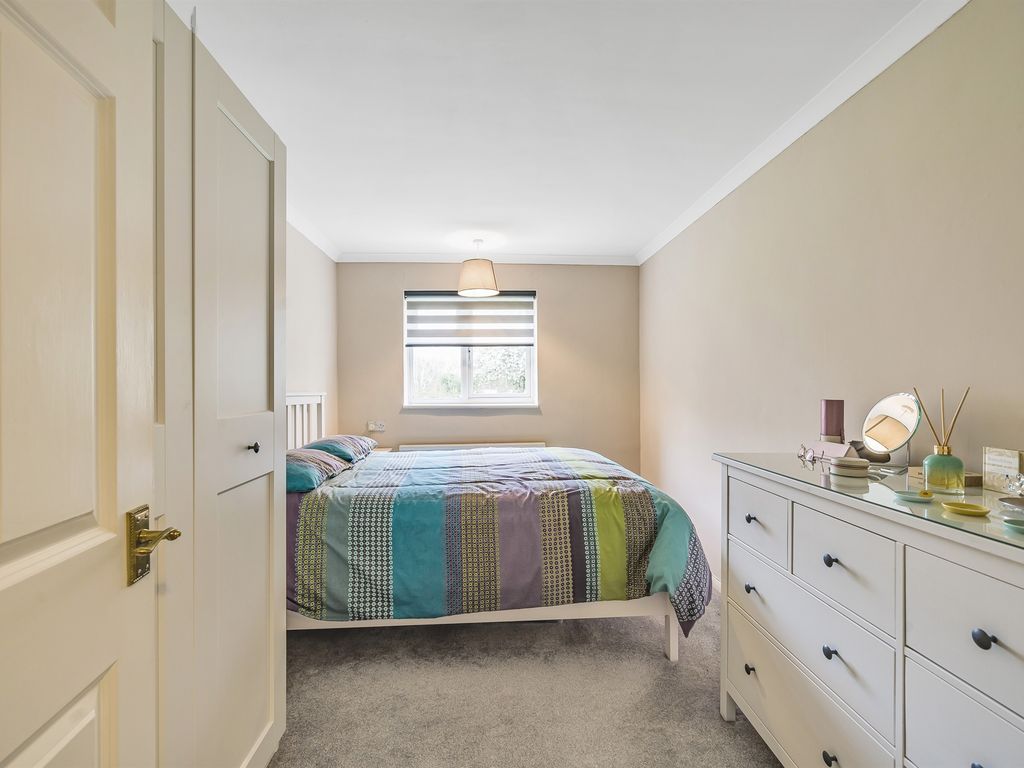 1 bed flat for sale in Foliejohn Way, Maidenhead SL6, £200,000