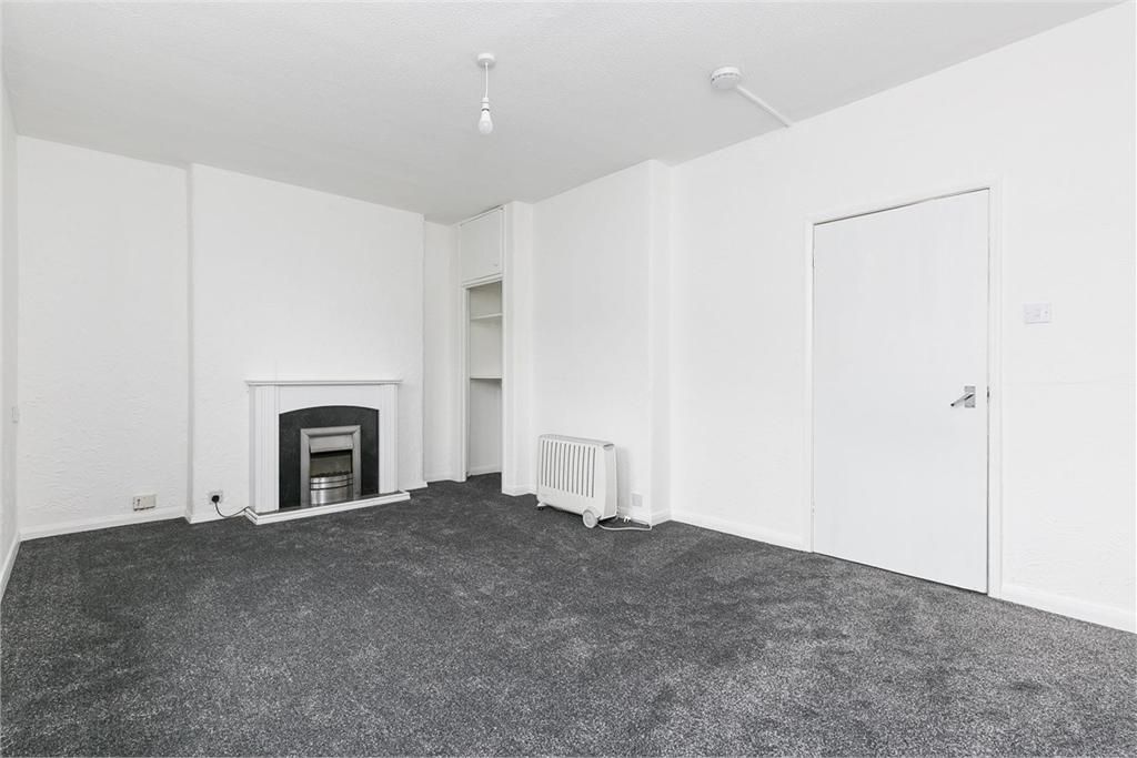 3 bed flat for sale in West Pilton View, Edinburgh EH4, £135,000
