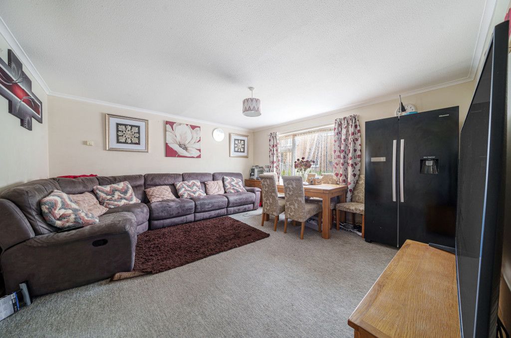 2 bed flat for sale in Helen Close, Cambridge, Cambridgeshire CB5, £230,000