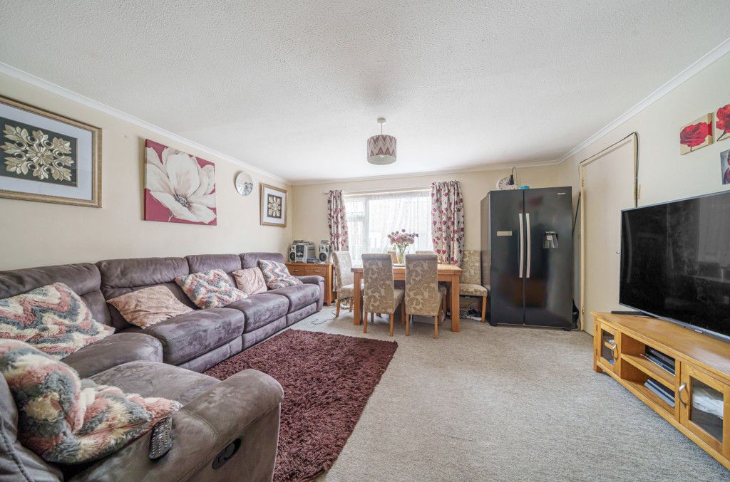 2 bed flat for sale in Helen Close, Cambridge, Cambridgeshire CB5, £230,000