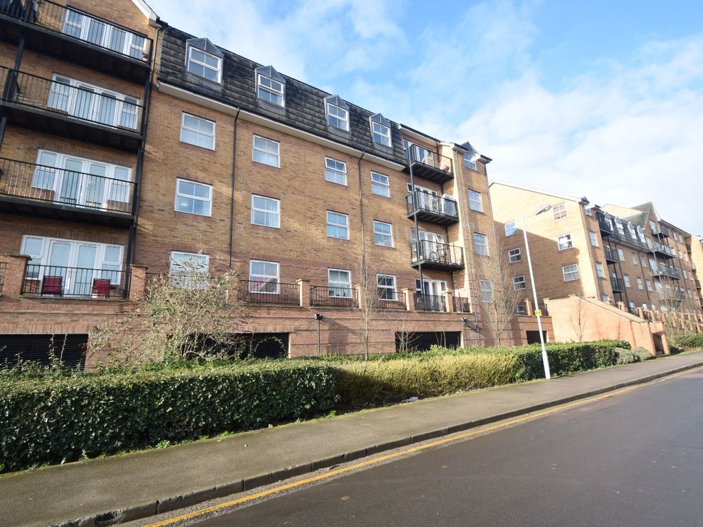 1 bed flat for sale in The Academy, Holly Street, Luton LU1, £150,000