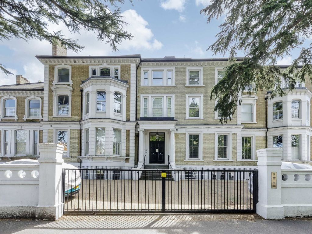 1 bed flat for sale in Langley Road, Surbiton KT6, £275,000