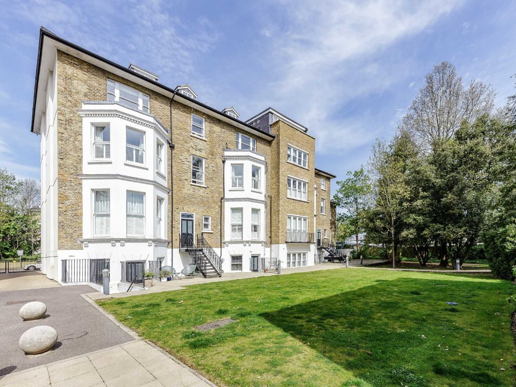 1 bed flat for sale in Langley Road, Surbiton KT6, £275,000