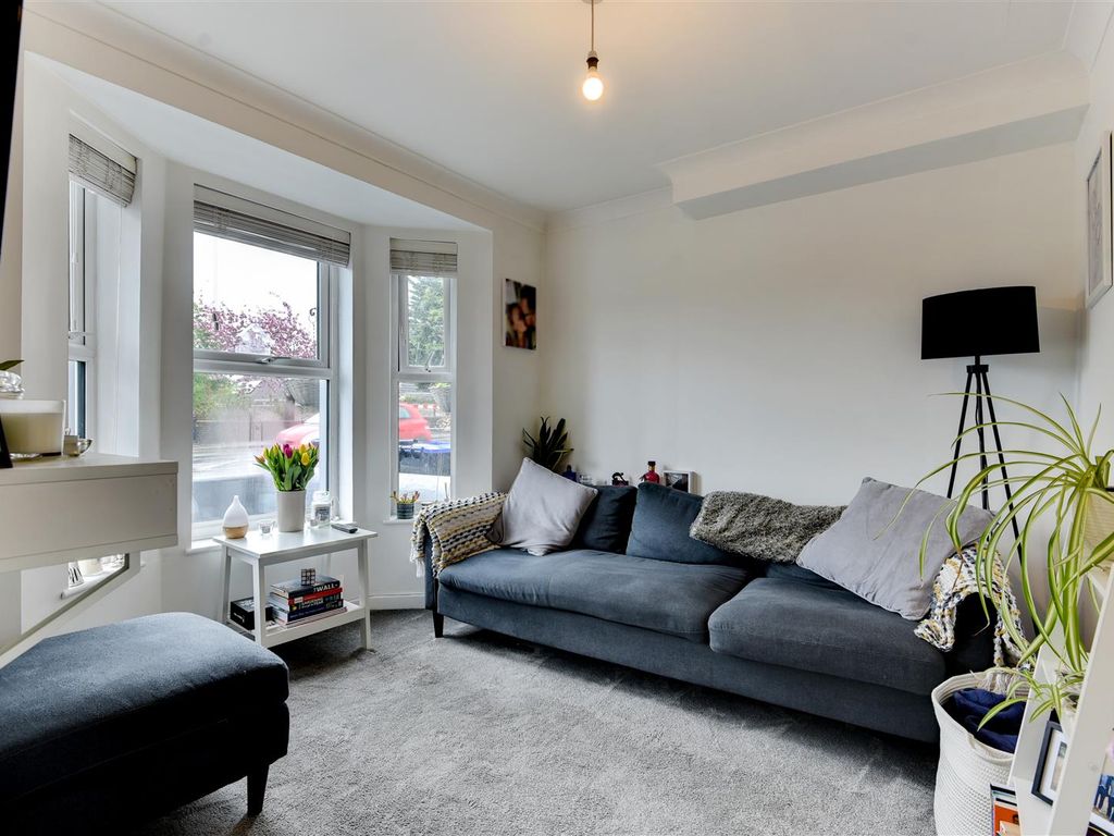 1 bed flat for sale in Ham Road, Worthing BN11, £190,000