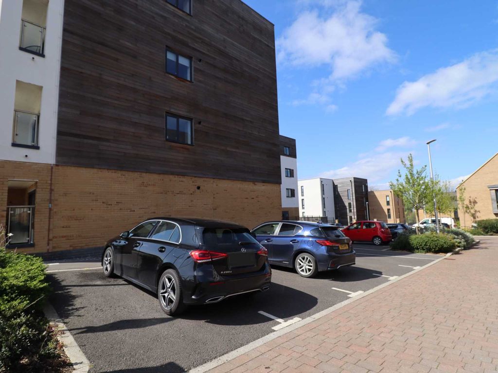 2 bed flat for sale in Cranwell Road, Locking Parklands BS24, £195,000