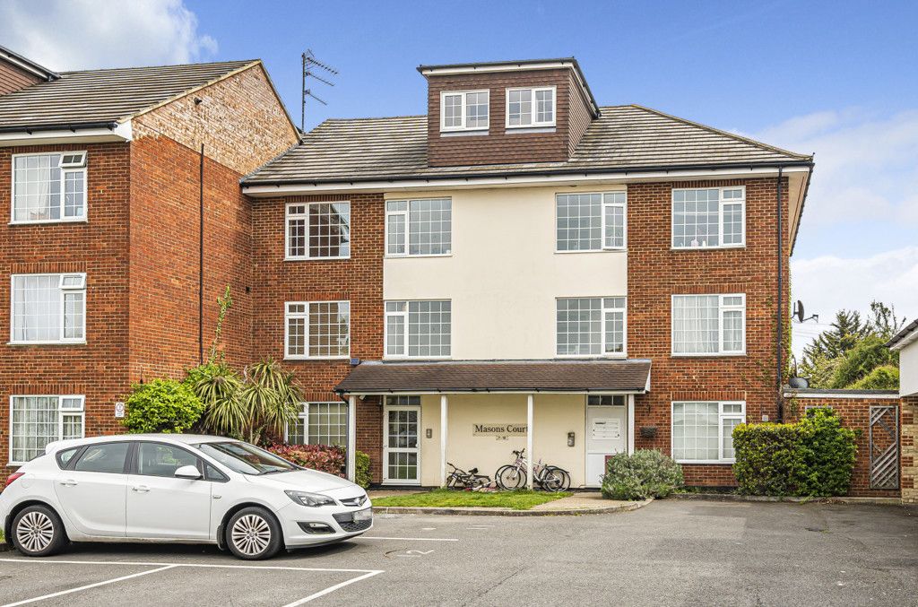 2 bed flat for sale in Masons Road, Slough, Berkshire SL1, £240,000