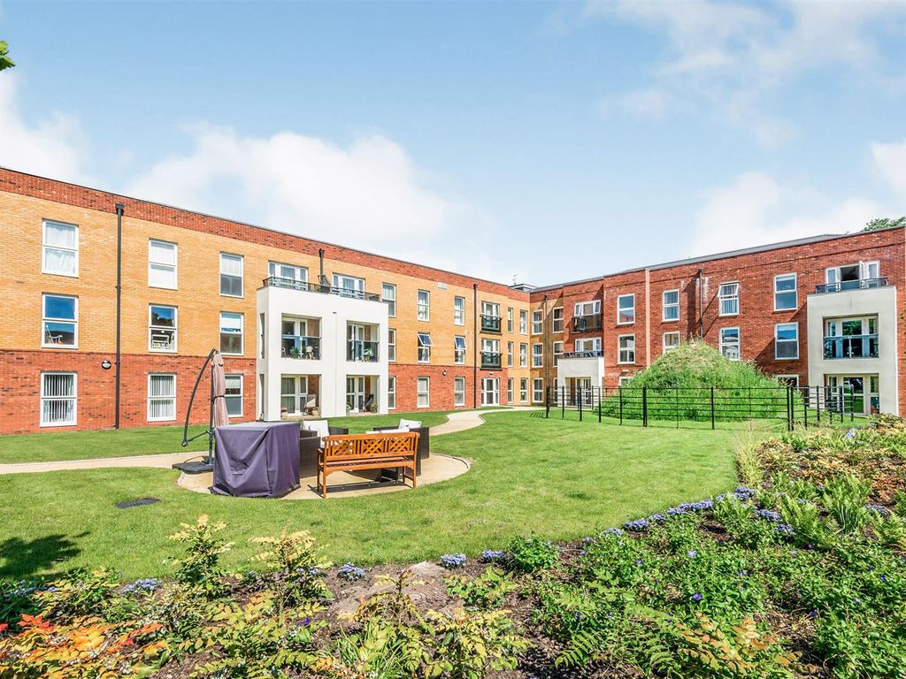 1 bed flat for sale in Humphrey Court, The Oval, Stafford ST17, £180,000