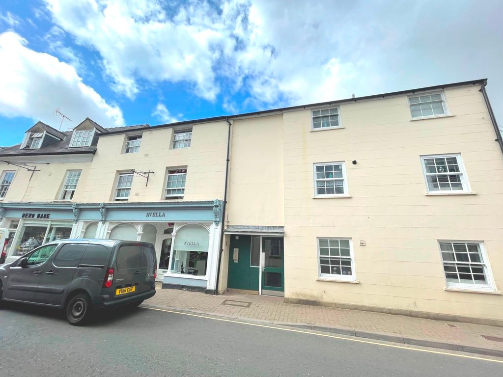 1 bed flat for sale in Dollar Street, Cirencester, Glos. GL7, £130,000