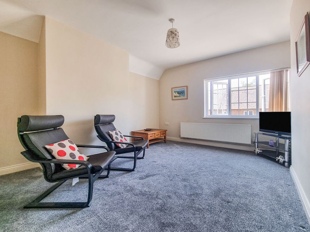 2 bed flat for sale in High Street, Puddletown, Dorchester DT2, £200,000