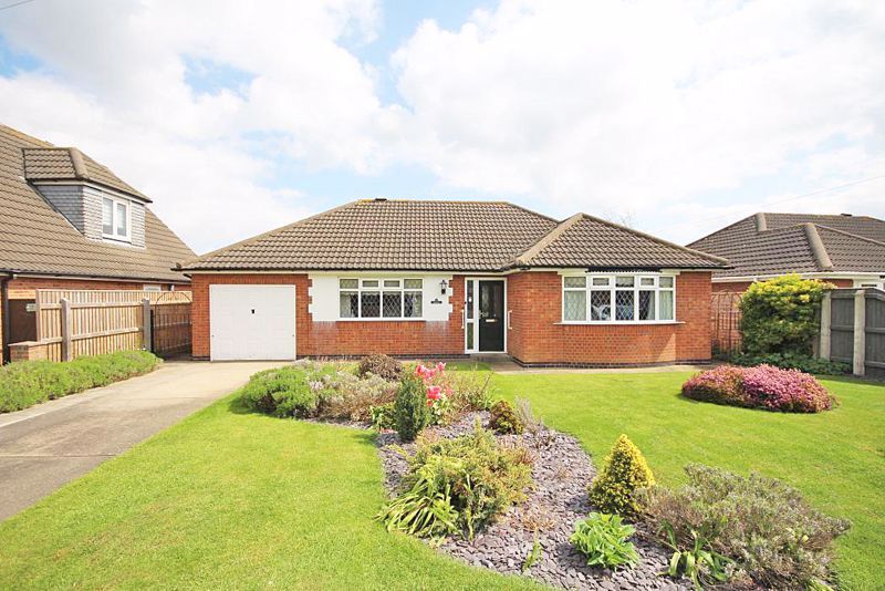 3 bed detached bungalow for sale in Lindsey Drive, Holton-Le-Clay, Grimsby DN36, £259,950