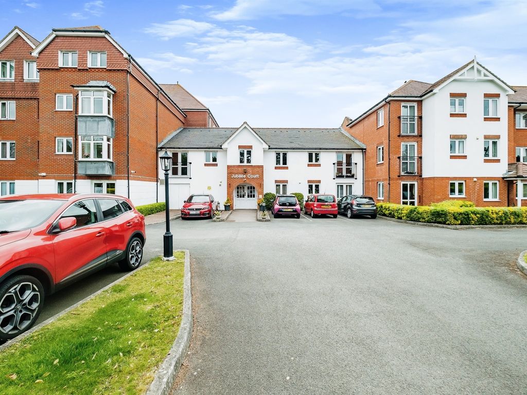 1 bed flat for sale in Mill Road, Worthing BN11, £130,000