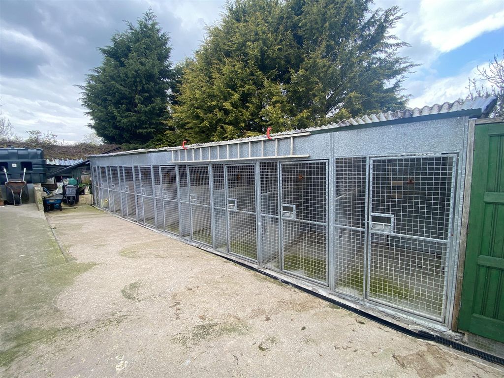 Commercial property for sale in Kennels, Cattery & Equestrian Businesses BB8, Lancashire, £599,950