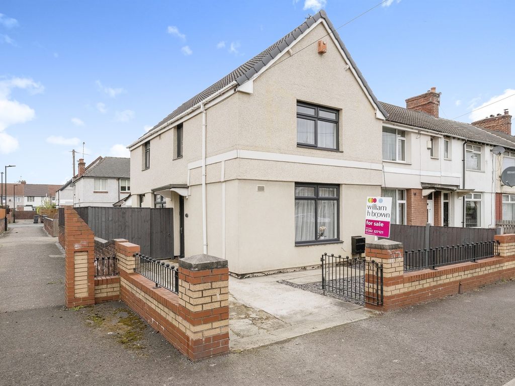 3 bed end terrace house for sale in The Avenue, Bentley, Doncaster DN5, £125,000