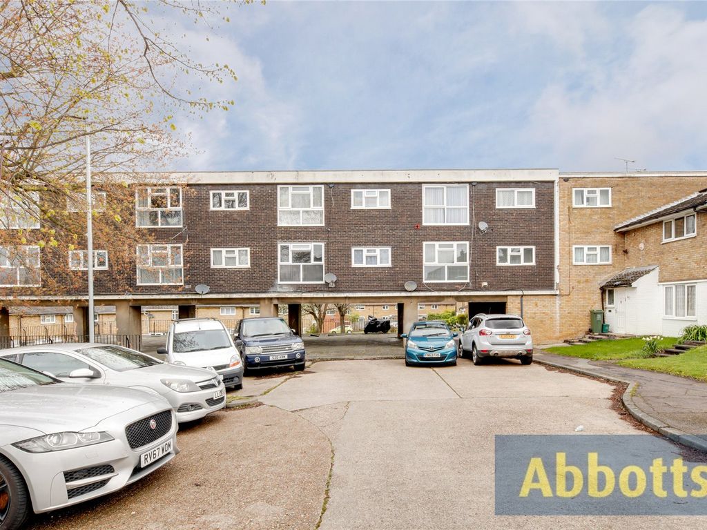 1 bed flat for sale in Thistledown, Basildon, Essex SS14, £165,000