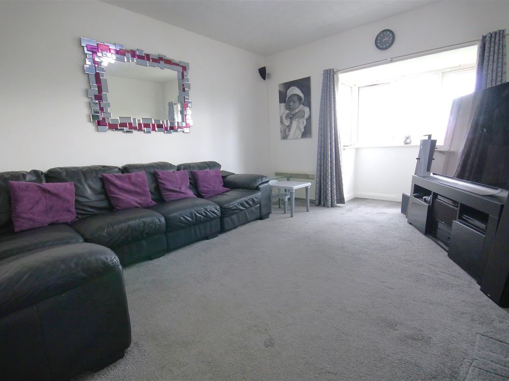 2 bed flat for sale in Holmlea Walk, Datchet, Slough SL3, £275,000
