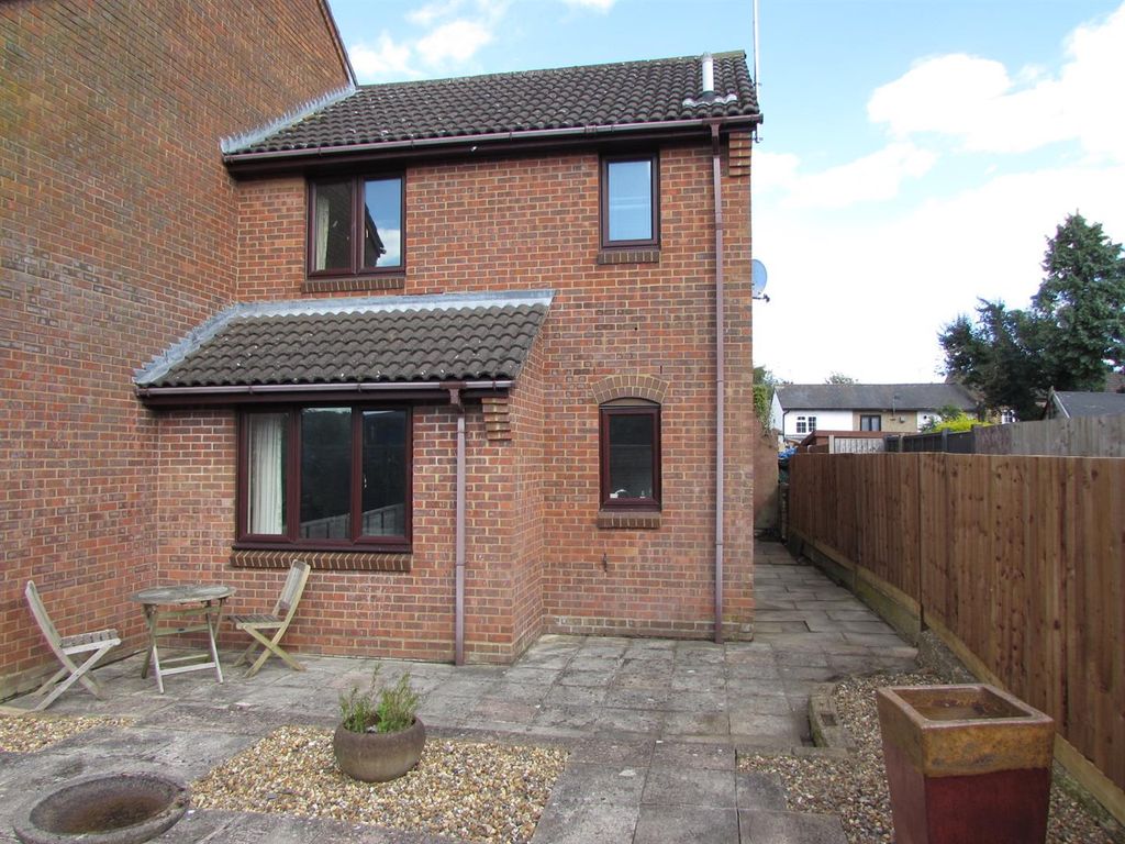 1 bed terraced house for sale in Squires Place, High Street, Toddington, Dunstable LU5, £165,000