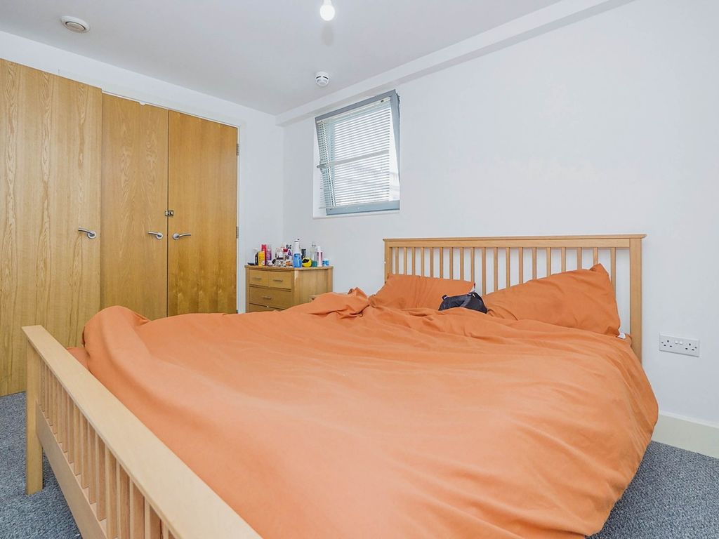 2 bed flat for sale in Golate Street, Cardiff CF10, £165,000