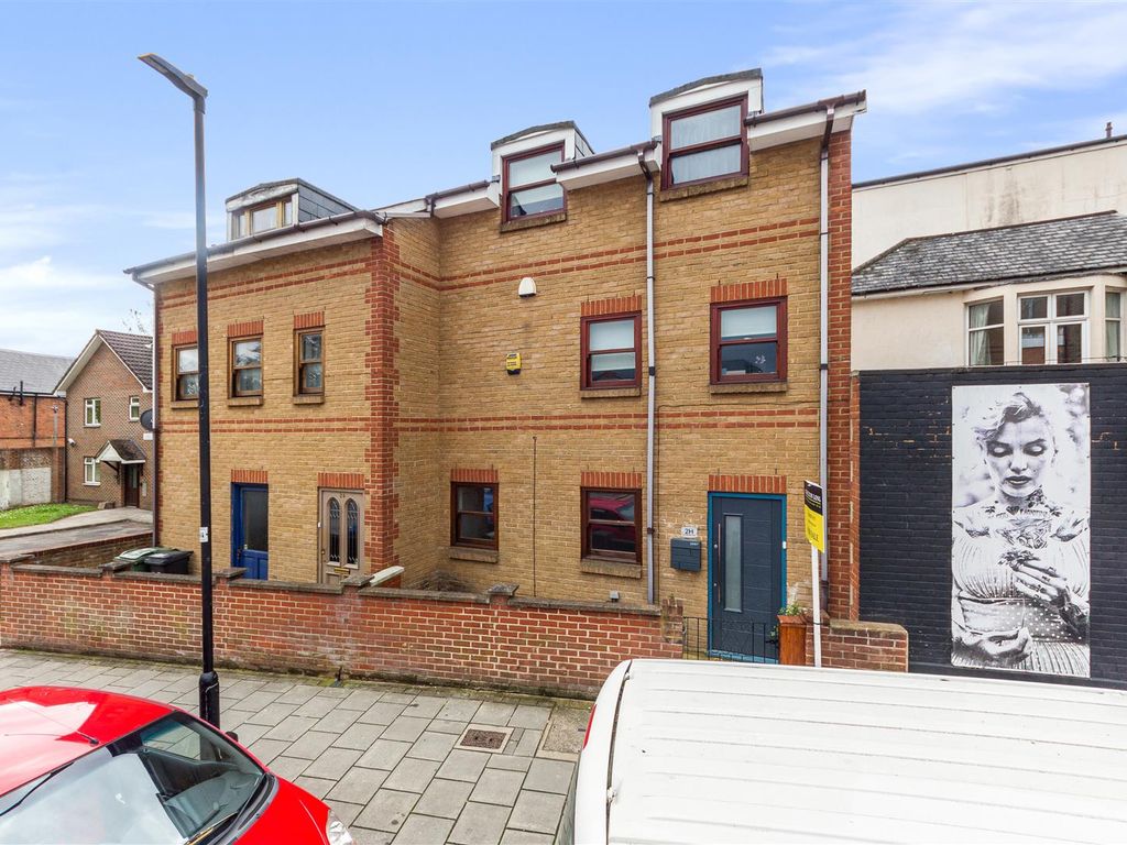 1 bed flat for sale in Chatsworth Way, London SE27, £249,999