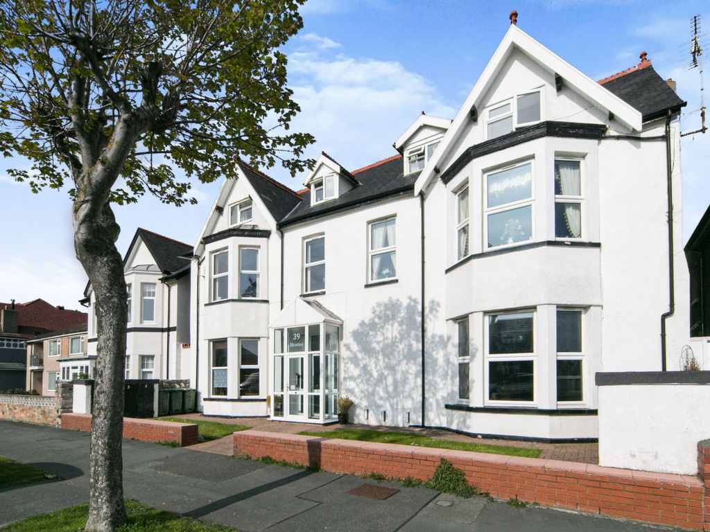 2 bed flat for sale in Great Ormes Road, Llandudno LL30, £130,000
