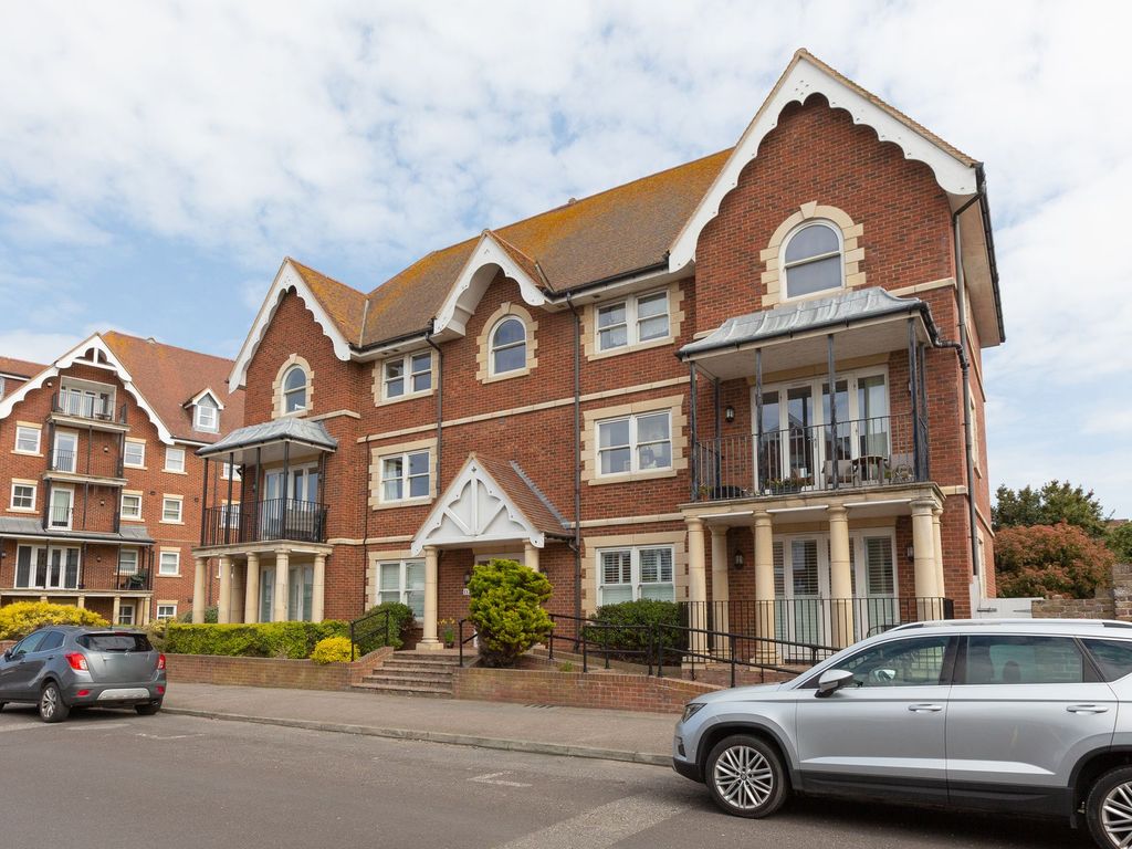 3 bed penthouse for sale in St. Mildreds Road, Westgate-On-Sea CT8, £250,000