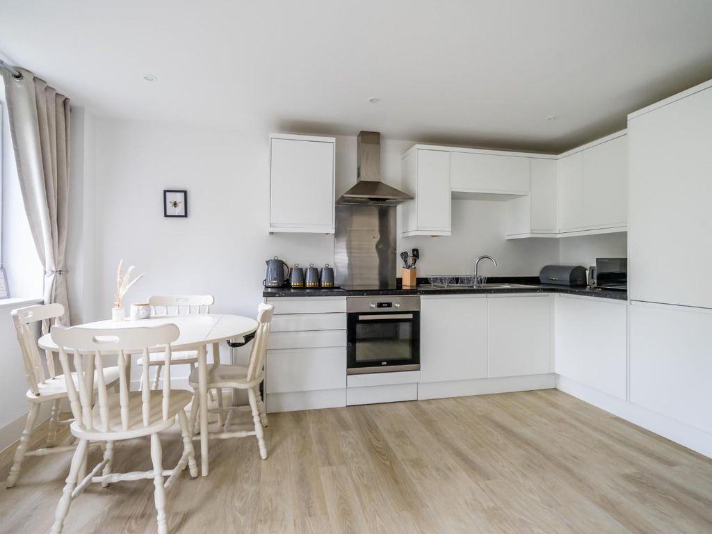 2 bed flat for sale in Aviator Court, York YO30, £196,000