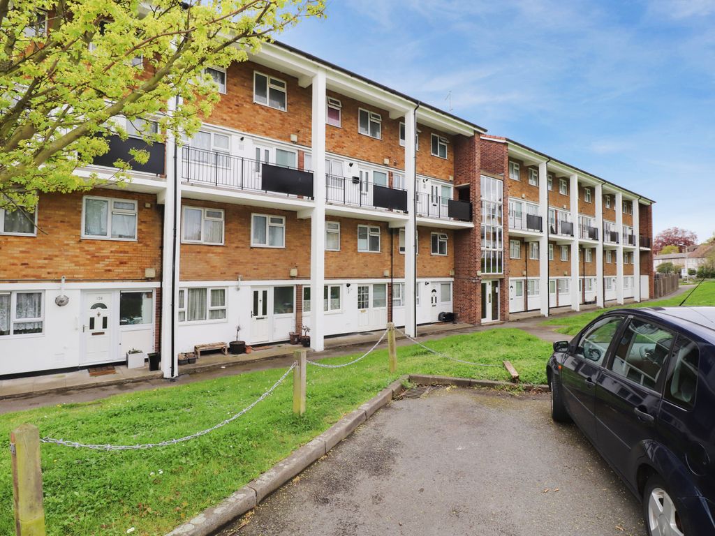 2 bed maisonette for sale in Rutland Gate, Belvedere DA17, £230,000