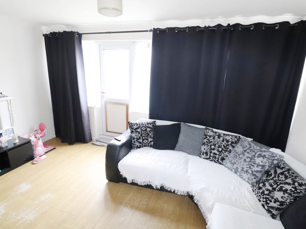 2 bed maisonette for sale in Rutland Gate, Belvedere DA17, £230,000