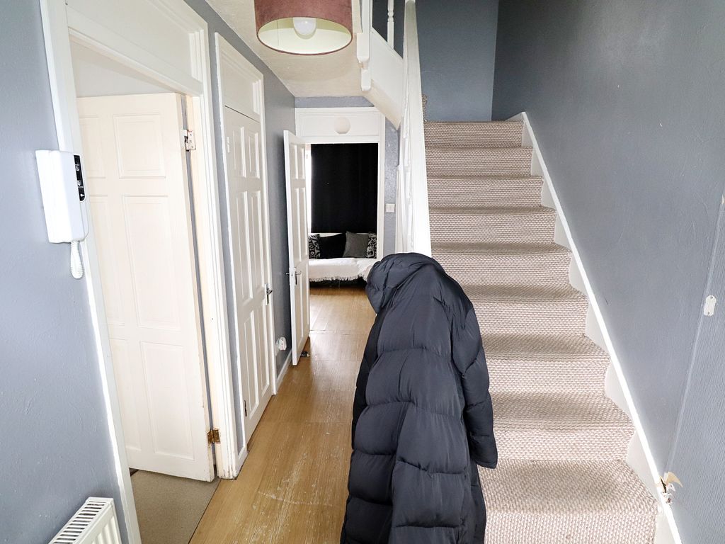 2 bed maisonette for sale in Rutland Gate, Belvedere DA17, £230,000