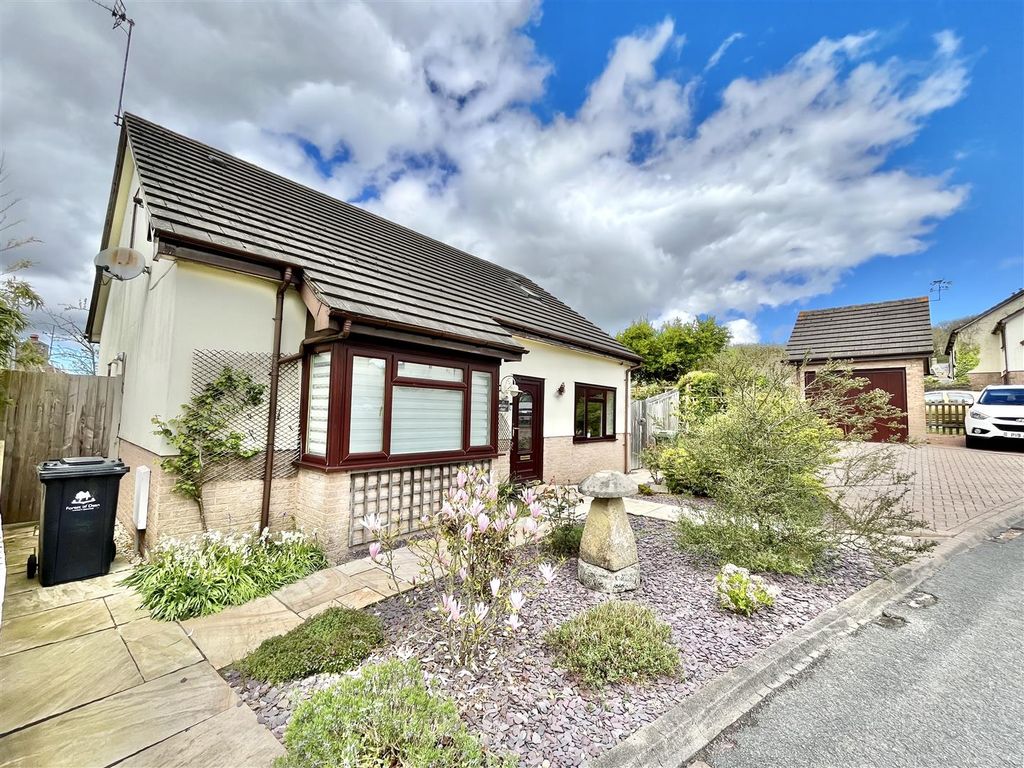 2 bed detached bungalow for sale in Westfield Court, Cinderford GL14, £265,000
