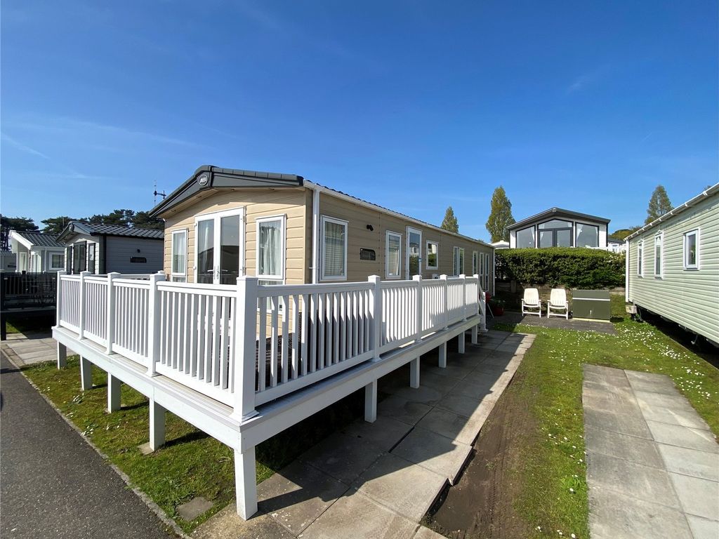 2 bed mobile/park home for sale in Harbour View, Rockley Park, Poole, Dorset BH15, £45,000