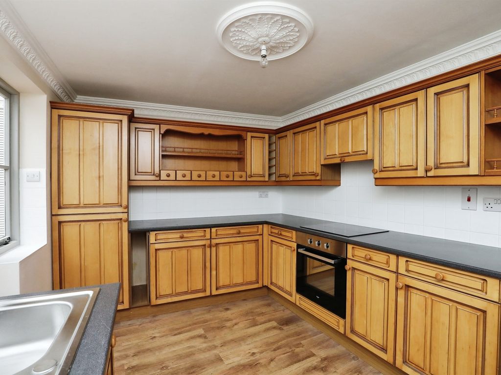 2 bed flat for sale in Church Street, Dereham NR19, £150,000