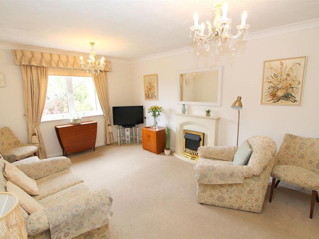 1 bed flat for sale in Cranley Gardens, Wallington SM6, £145,000