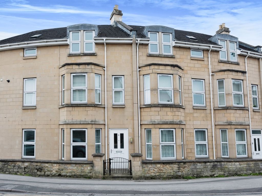 1 bed flat for sale in Little George Mead, Chippenham SN15, £130,000