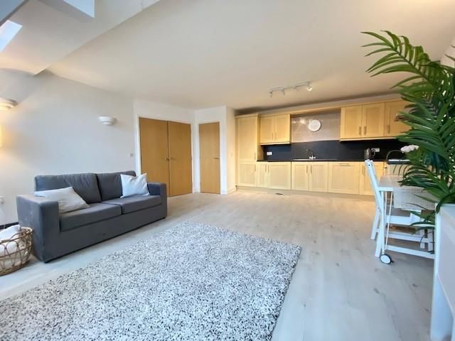 1 bed flat for sale in Westgate Street, Cardiff CF10, £120,000