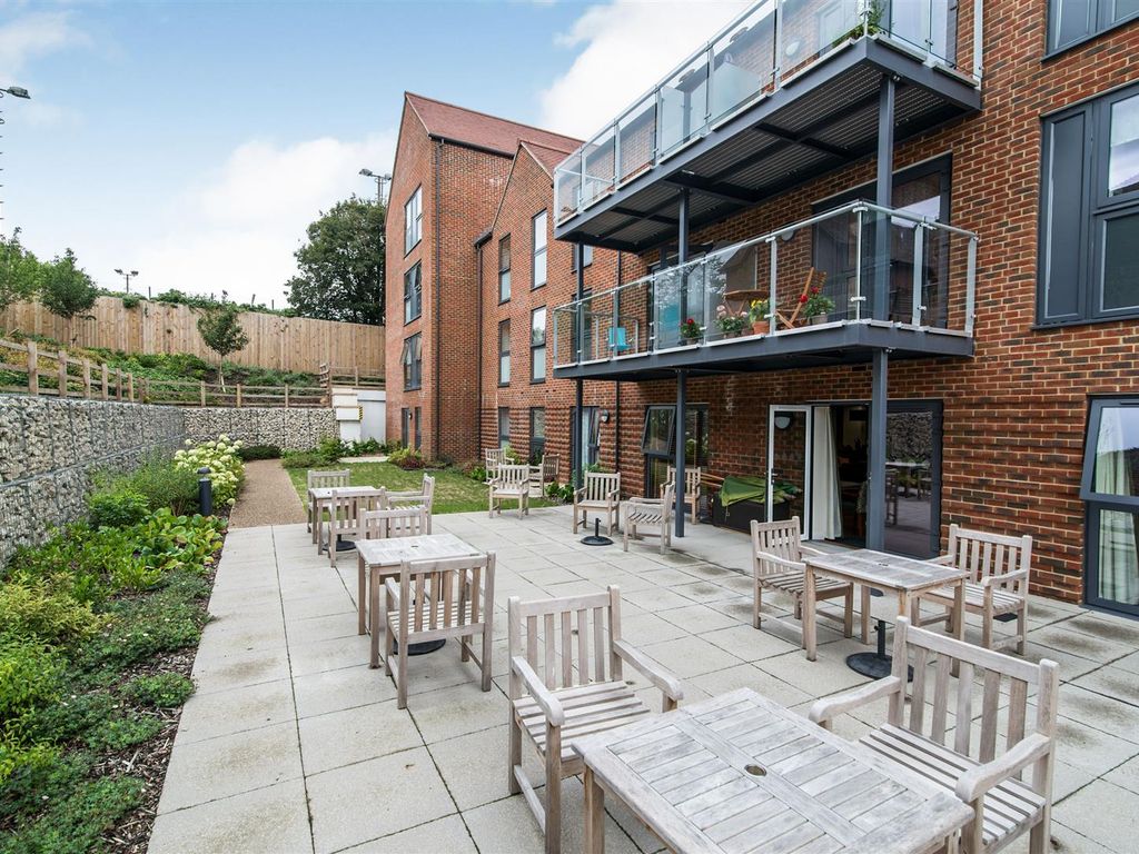 1 bed flat for sale in Wayfarer Place, The Dean, Alresford SO24, £329,950